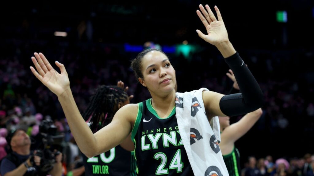 NapheaSa Collier SE Postula Como MVP con una histórica temporada de 50-40-90