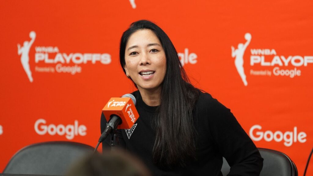 Natalie Nakase, De Las Valkyries Gana El Premio A AreRenadore del Año