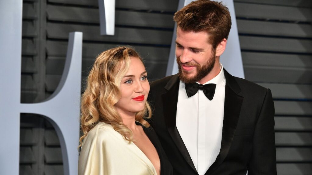 Miley Cyrus revela que todavía tiene recuerdos de su relación con el ex esposo Liam Hemsworth