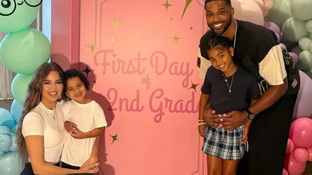 Khloé Kardashian y Tristan Thompson celebran el primer día de segundo grado de la hija True