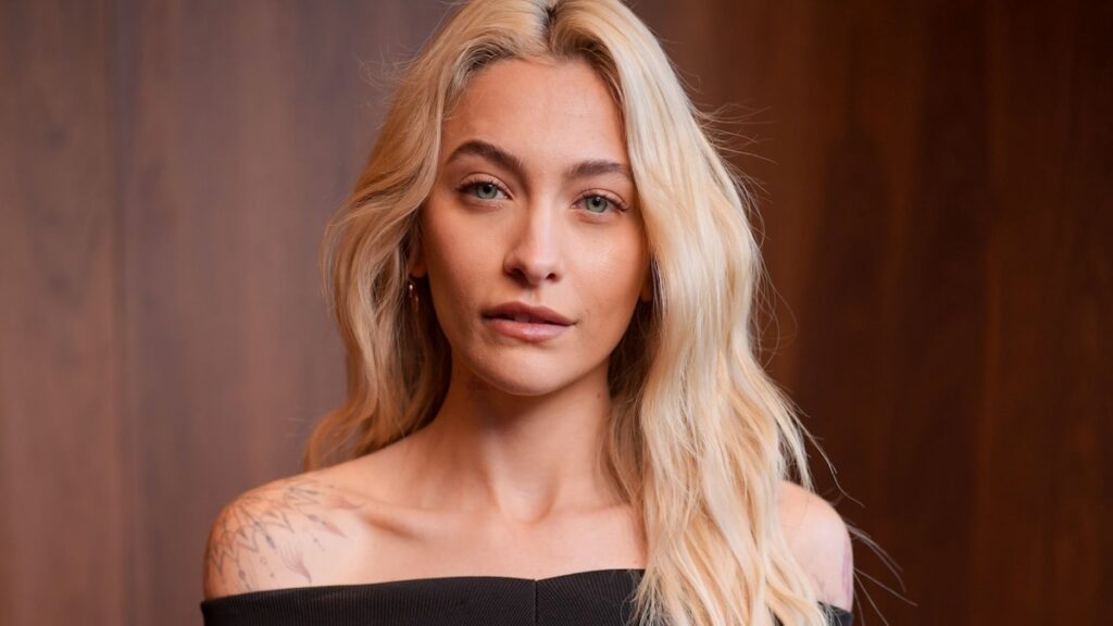 El aspecto completamente puro de Paris Jackson roba el espectáculo durante la noche de Nueva York