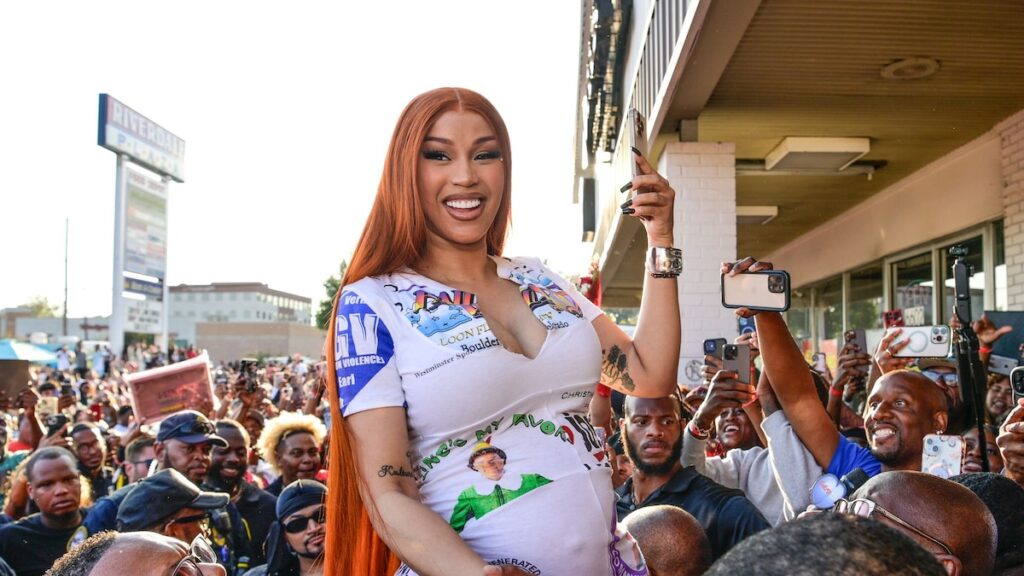 Cardi B hace historia con el álbum de segundo año de récords ‘Am I the Drama?’