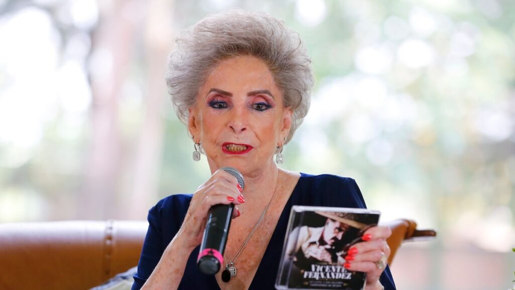 Rumores de romance de Doña Cuquita Sparks en el concierto de Alejandro Fernández