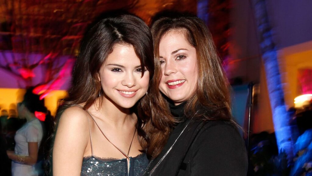 Dentro de Selena Gomez y la compleja relación madre-hija de Mandy Teefey