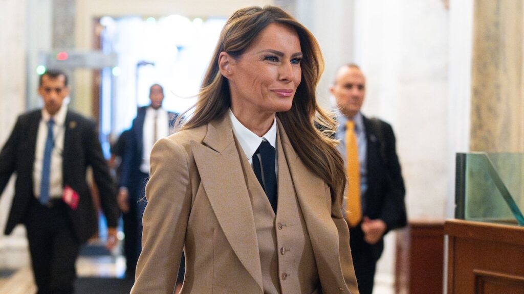 Melania Trump honra a Giorgio Armani en una mirada elegante: dentro de su sorprendente conexión