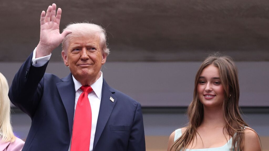 Arabella Kushner hace una aparición elegante en US Open con el abuelo Donald Trump