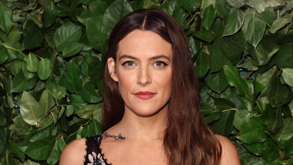 Riley Keough comparte un raro vistazo de las hermanas gemelas Finley y Harper para su cumpleaños