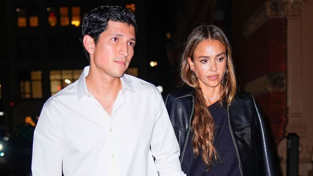 Jessica Alba se pone seria con Danny Ramírez luego de hacerse oficial en Instagram luego de su divorcio