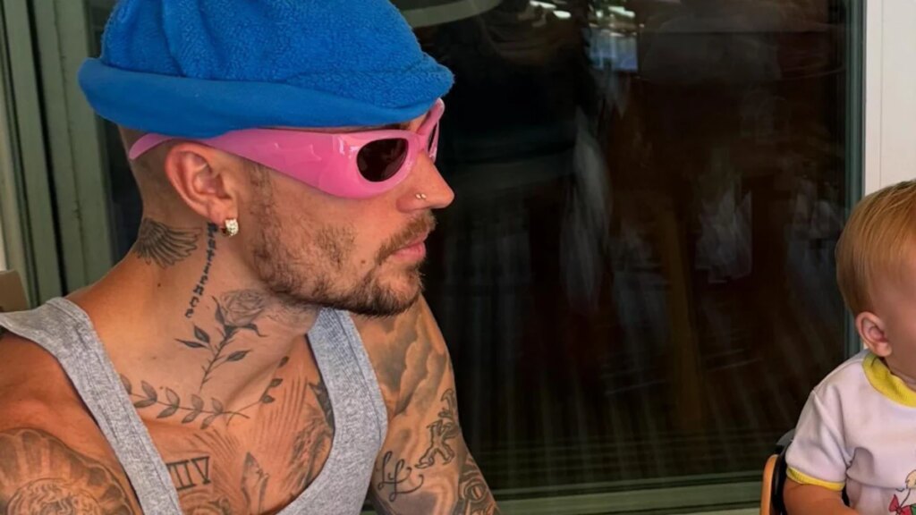 Jack Blues rinde homenaje al papá Justin Bieber en Sweet Throwback Merch