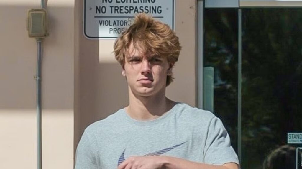 Jayden Federline es visto en Los Ángeles mientras el choque entre Britney Spears y Kevin Federline se intensifica