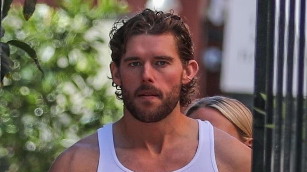 Christopher Schwarzenegger y sus bíceps se unen a Katherine y Chris Pratt en el huerto de calabazas