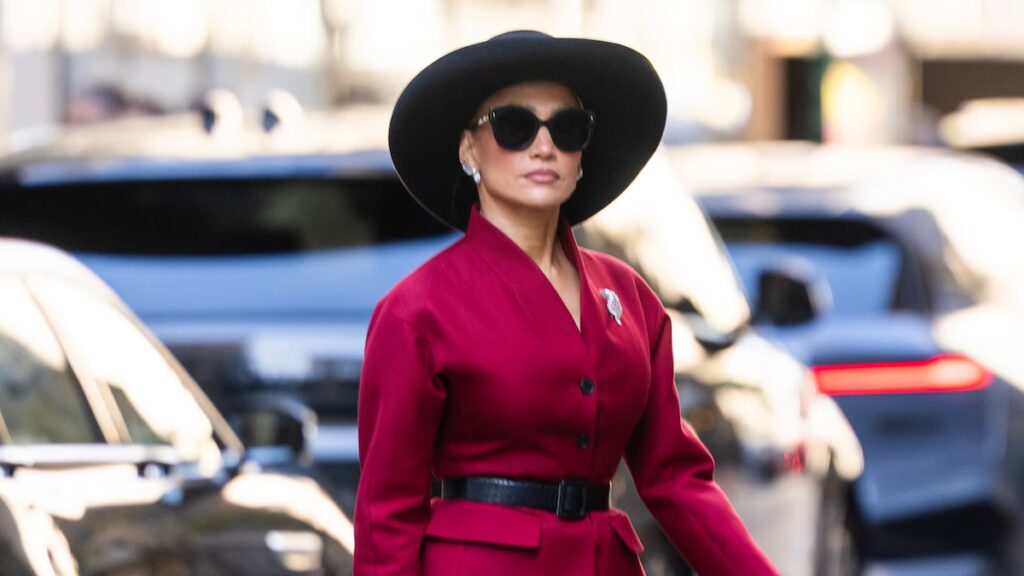 Jennifer Lopez combina el nuevo look de Dior con el estilo atemporal del viejo Hollywood