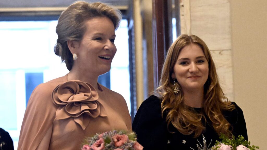 Royal hace un desvío para ver a su hija en el campus universitario: fotos