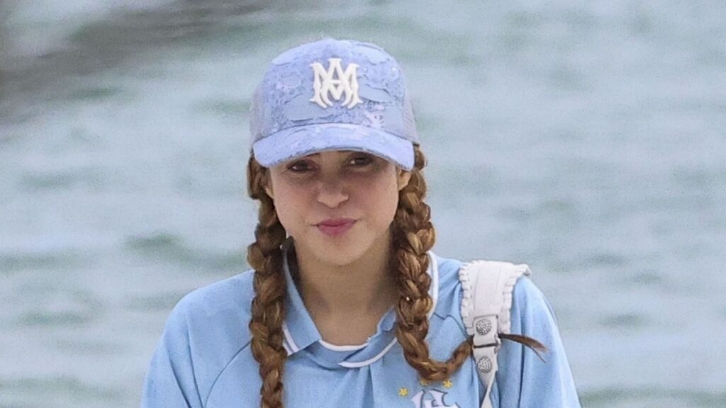 Shakira lleva a Milan y Sasha a un día de playa sin preocupaciones (VIDEO)