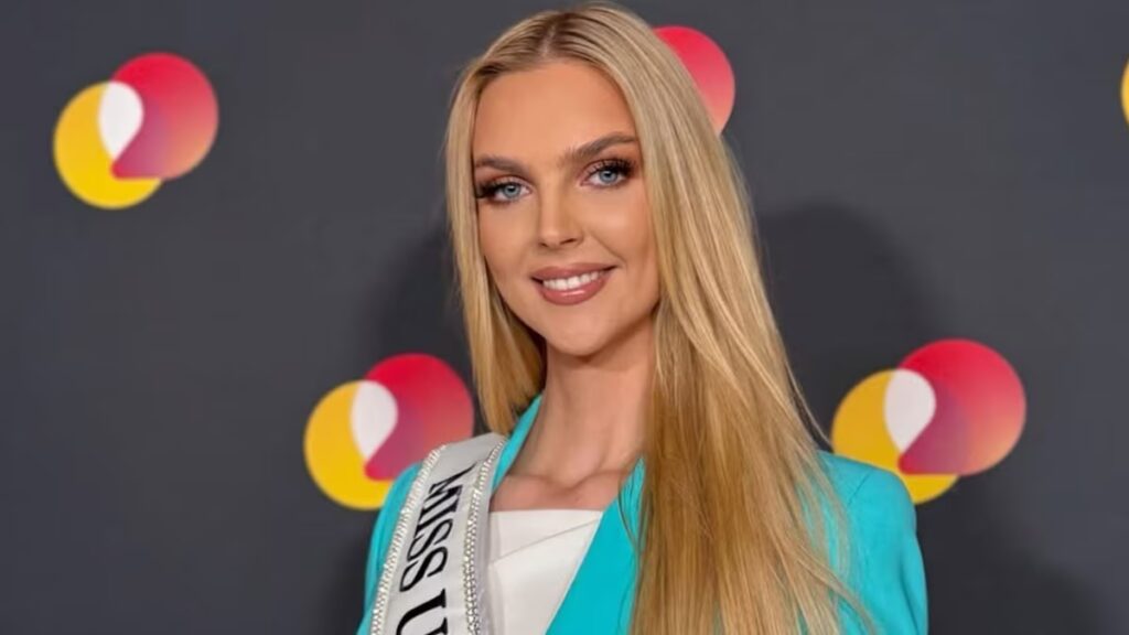 Miss Universo Estonia se convierte en una Barbie real (embalaje incluido) para volar a Tailandia