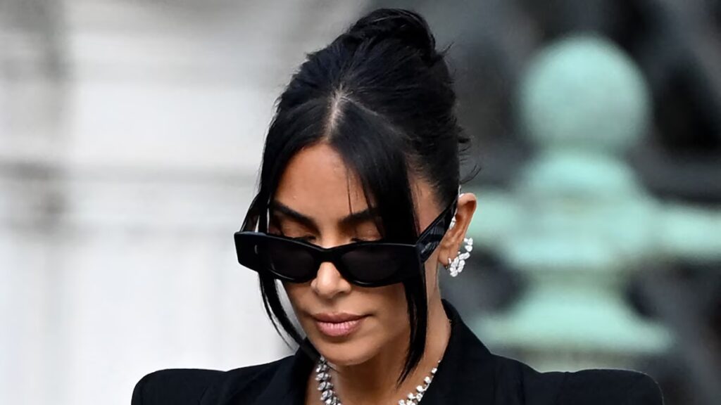 Kim Kardashian revela que alguien cercano a ella puso un golpe en su vida