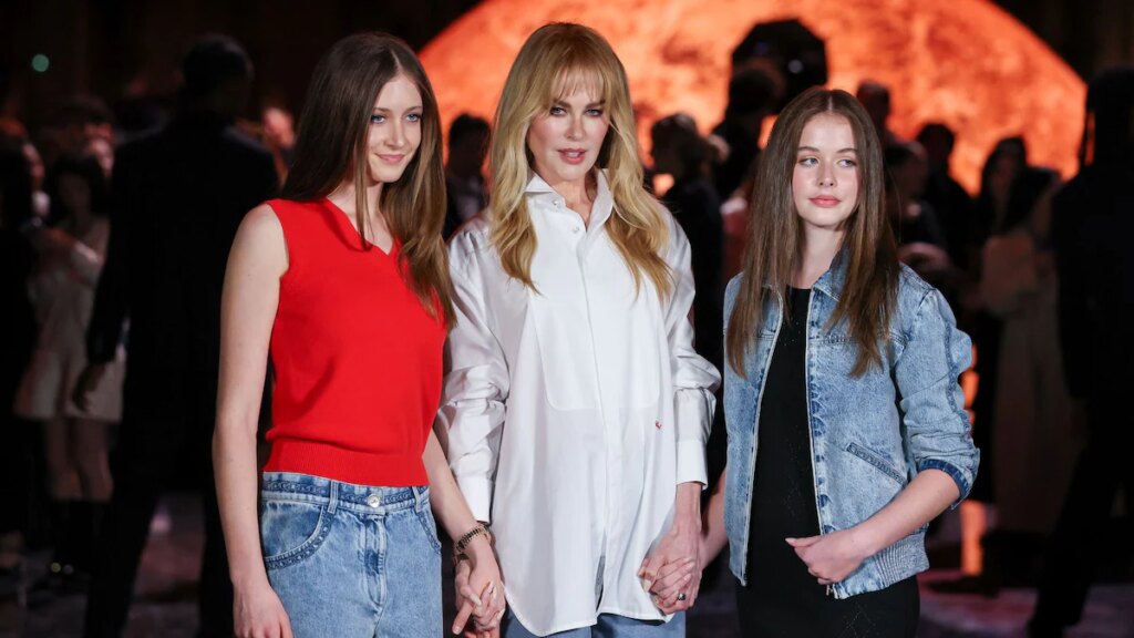 Las hijas de Nicole Kidman se apoyan en la salida de París después de la presentación del divorcio urbano de Keith