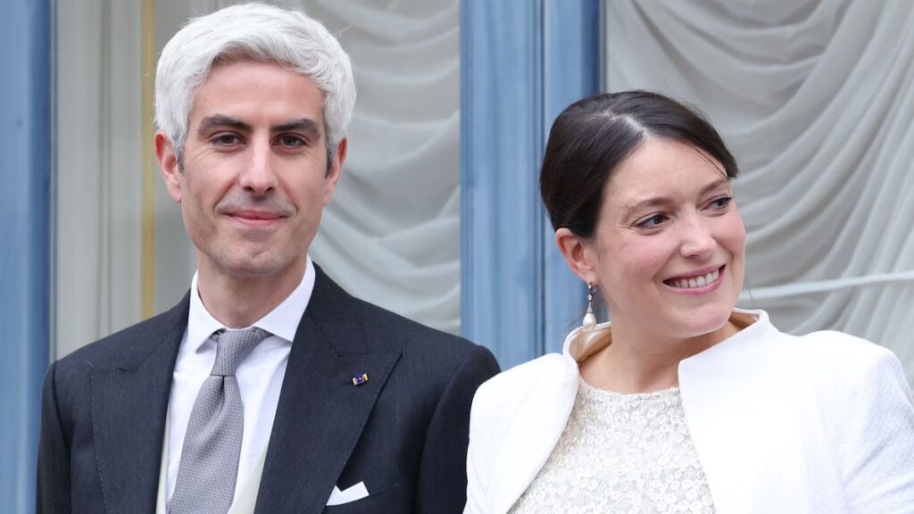 La princesa Alexandra de Baby Bump en exhibición de Luxemburgo mientras la familia real se reúne para el día histórico