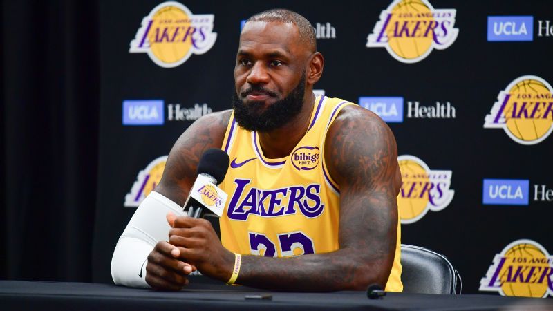 Apostadores habrían recibido datos sobre lesión de LeBron: fuentes