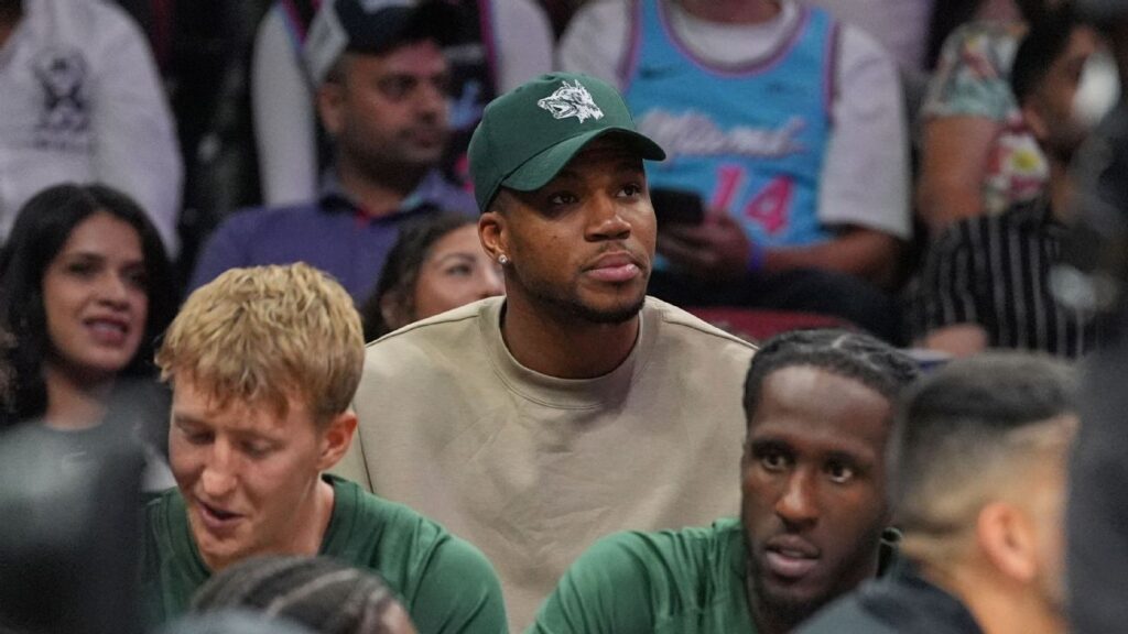 Giannis, enfocado en los Bucks; no descarta cambiar de opinión