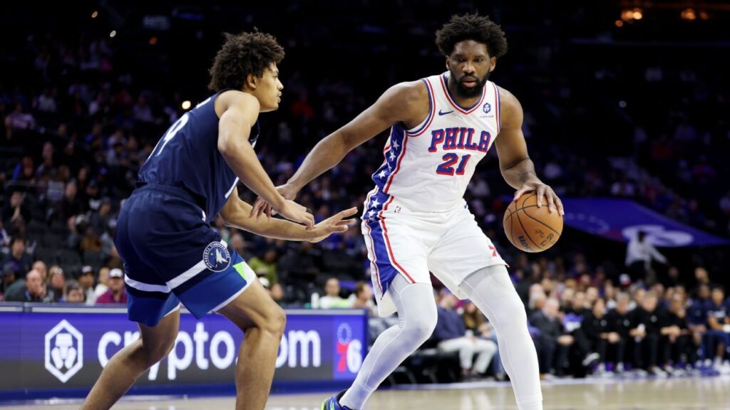 Joel Embiid regresa para el último partido de pretemporada tras 8 meses de ausencia