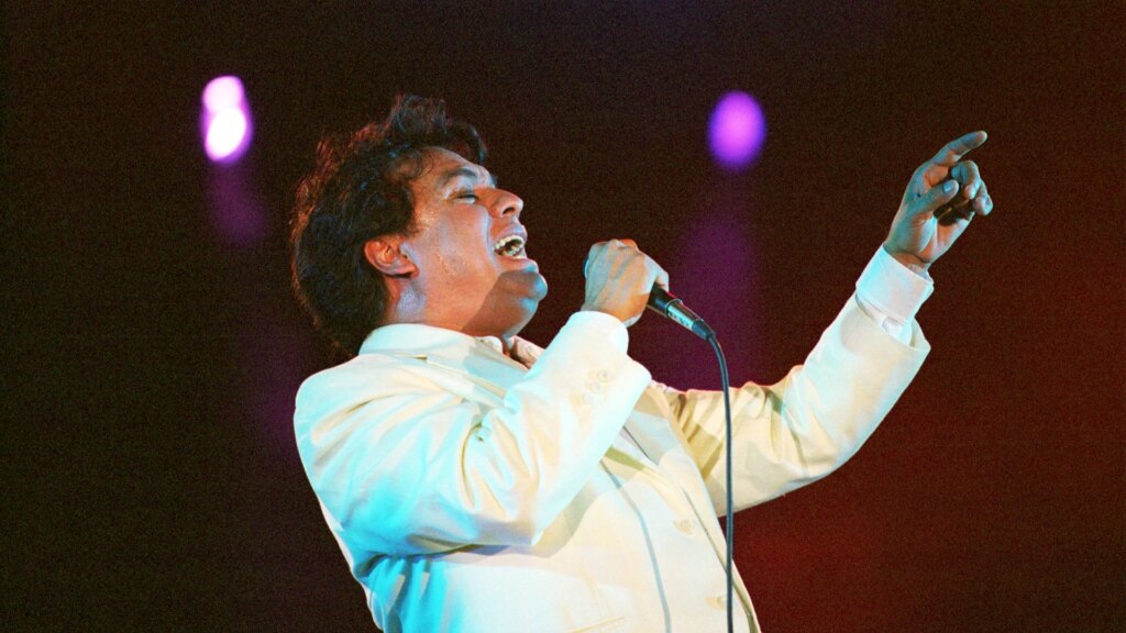 La vida oculta de Juan Gabriel se descubre en la nueva docuserie de Netflix; creadores comparten con ¡HOLA! proceso creativo