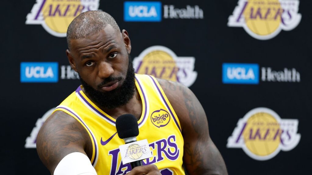 LeBron James (ciática) perderá el inicio de la temporada con los Lakers