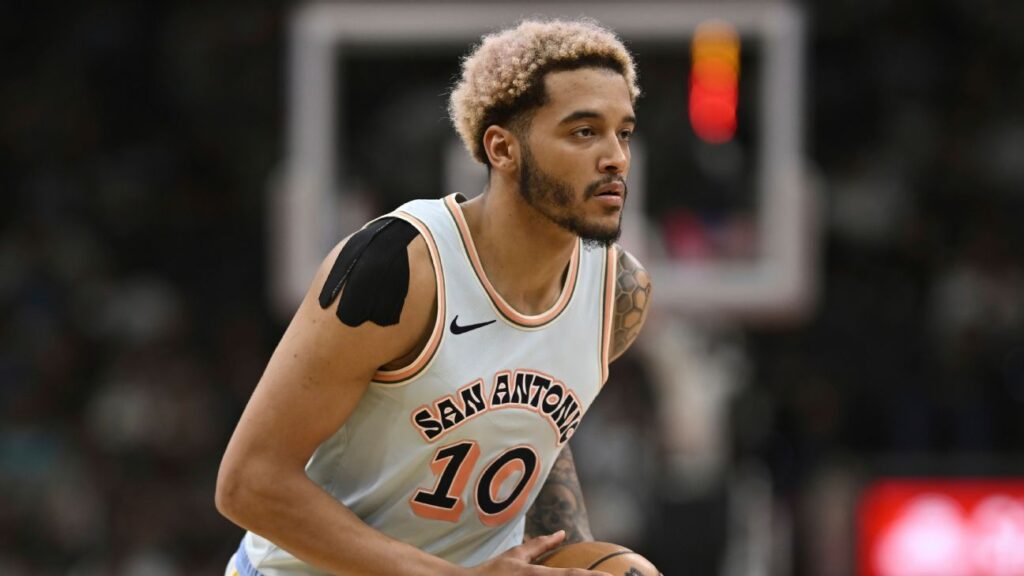 Spurs: Jeremy Sochan se perderá la noche inaugural por una torcedura en la muñeca izquierda