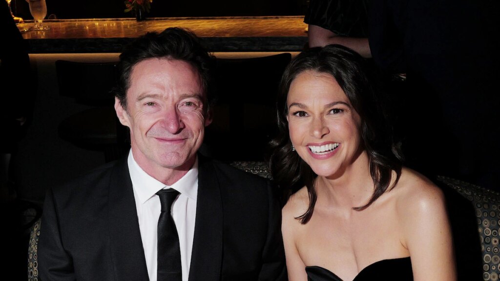 Hugh Jackman y Sutton Foster debutaron en la alfombra roja como pareja