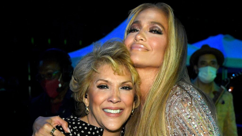 Jennifer Lopez comparte video épico de su mamá bailando antes de su 80 cumpleaños