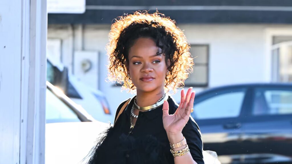 Rihanna hace su primera salida pública desde que dio a luz a la niña