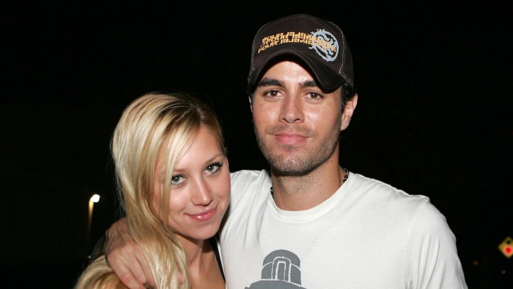 Enrique Iglesias y Anna Kournikova disfrutan de un dulce día familiar en barco mientras se preparan para recibir al bebé número 4
