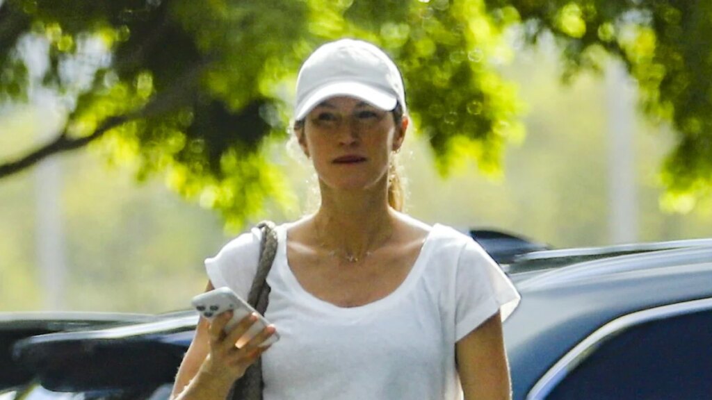 Gisele Bündchen luce en forma y deportiva mientras hace recados en Miami
