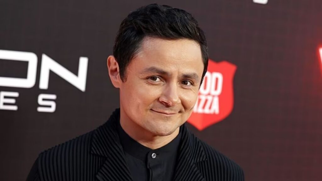 Arturo Castro habla de Tron, trabajando con Greta Lee, Jared Leto, AI y más
