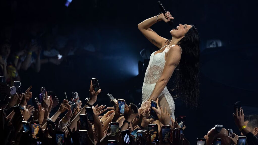 Dua Lipa sorprende a sus fans cantando a dúo No Doubt con su ‘artista favorita’ Gwen Stefani