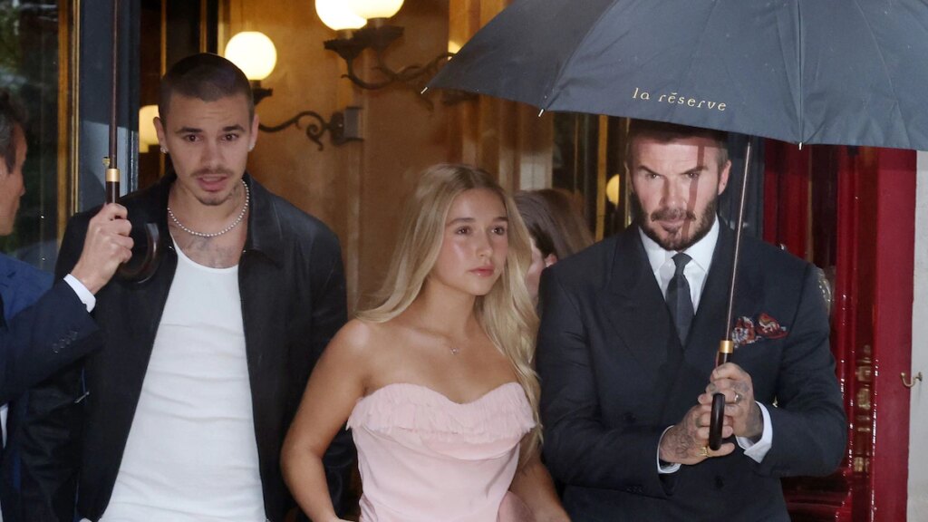 David Beckham elogia a Victoria en la Semana de la Moda de París mientras Brooklyn pierde el espectáculo
