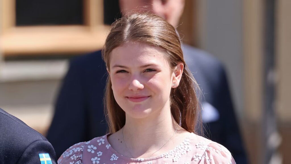 La princesa Estelle de Suecia se parece a la princesa Victoria en su aparición más reciente La princesa Estelle de Suecia se parece a la princesa Victoria en su aparición más reciente