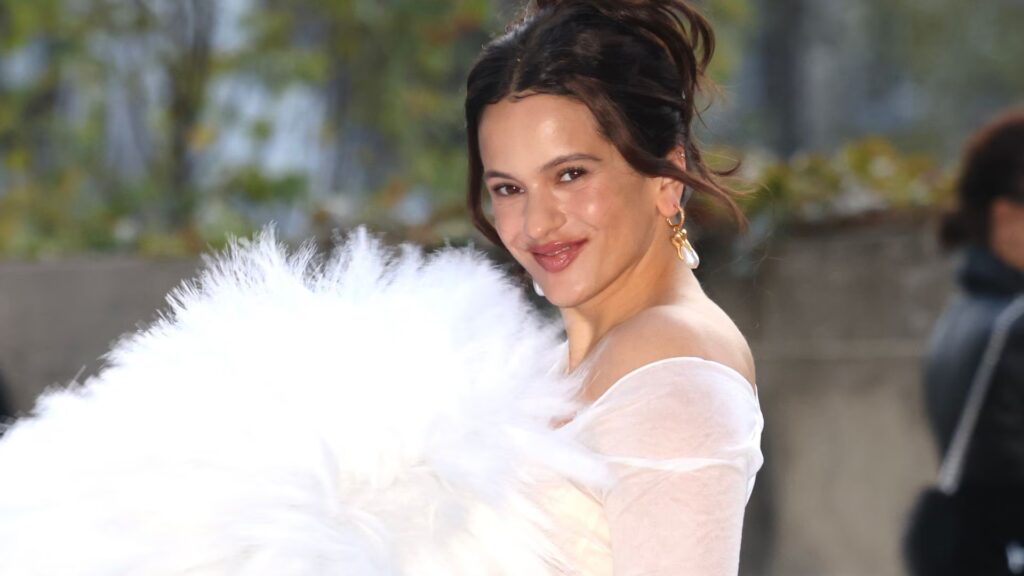 ¿Rosalía le está enviando un mensaje a Rauw Alejandro? Piedra natal, zorro y señales ocultas en ‘Berghain’