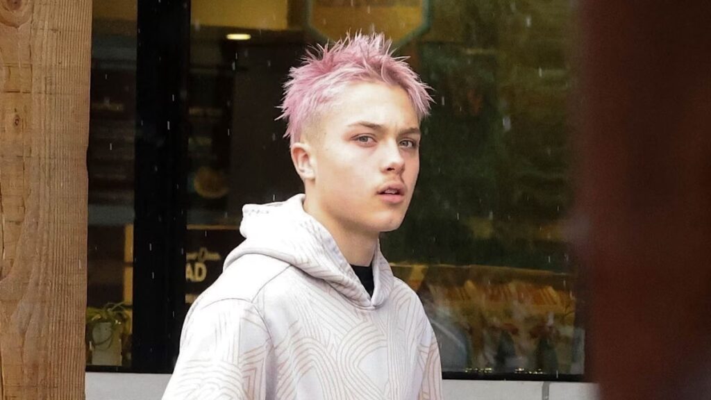 La estética streetwear que adora la Generación Z en 2025