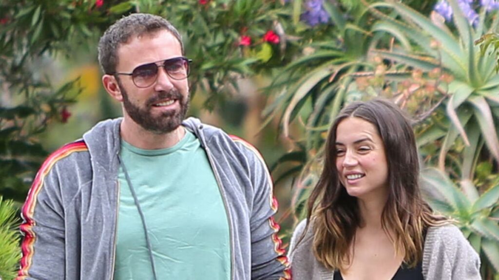 Ben Affleck parece contemplativo en medio de rumores de que está feliz de que Ana de Armas esté soltera nuevamente