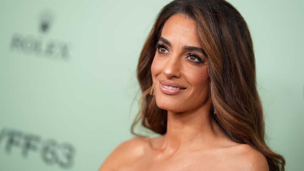 Amal Clooney y los secretos detrás de su impactante transformación a los 40