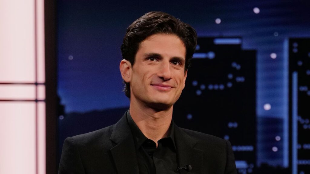 El nieto de JFK, Jack Schlossberg, sigue los pasos de su familia con su debut político