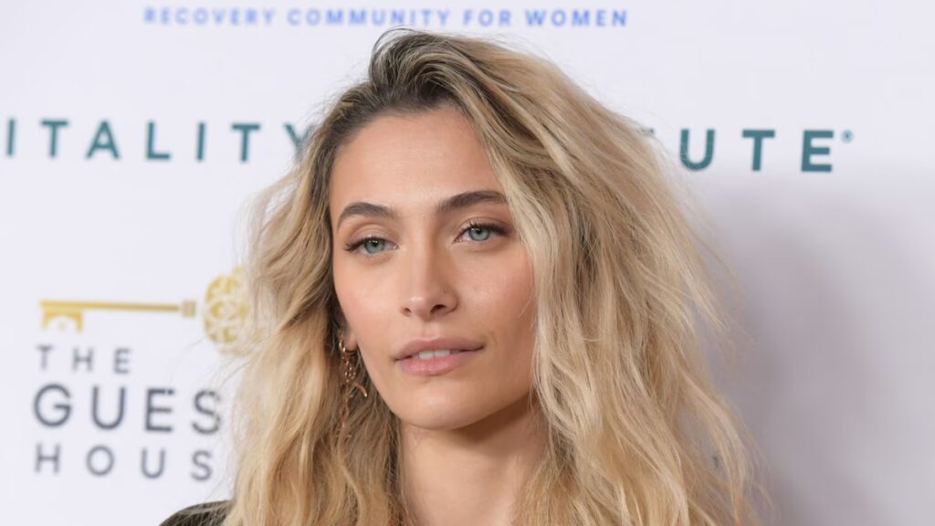 Paris Jackson se sincera sobre la adicción a las drogas y la forma en que ésta cambió su nariz