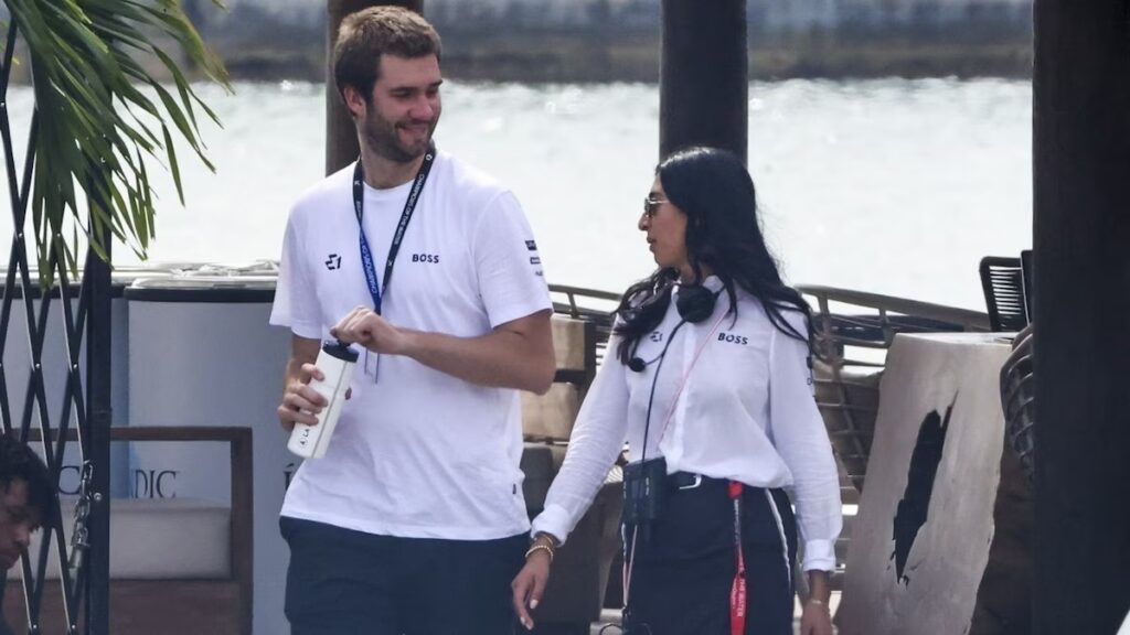 Juan Urdangarin, sobrino del rey Felipe VI, y Sophia Khan comparten elegante momento de hermanamiento en Miami