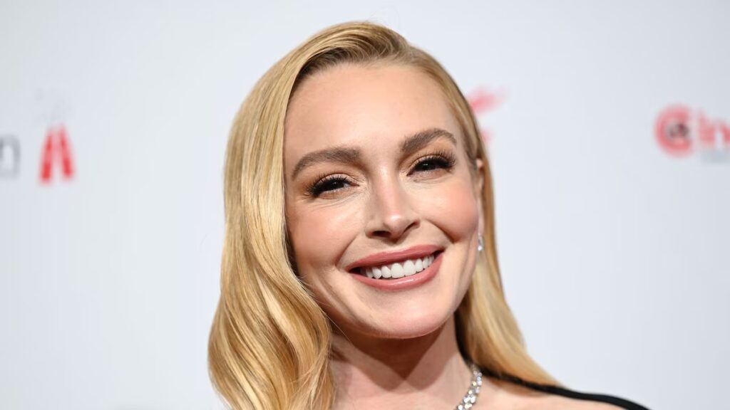 Lindsay Lohan comparte una mirada poco común a su vida en Dubai con un video sin maquillaje haciendo ejercicio