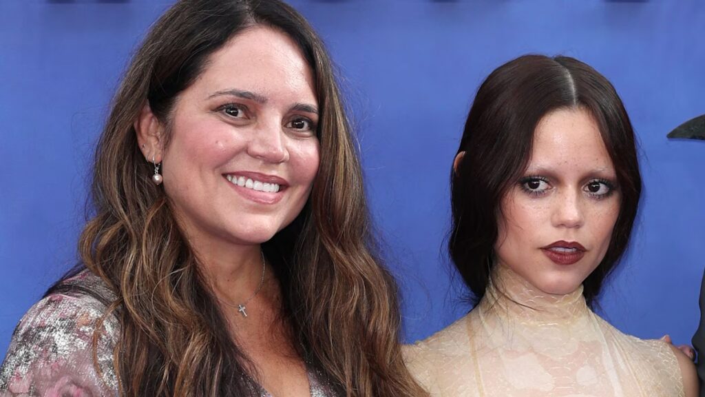 Jenna Ortega comparte un dulce recuerdo de la infancia con su madre que dio forma a su carrera como actriz