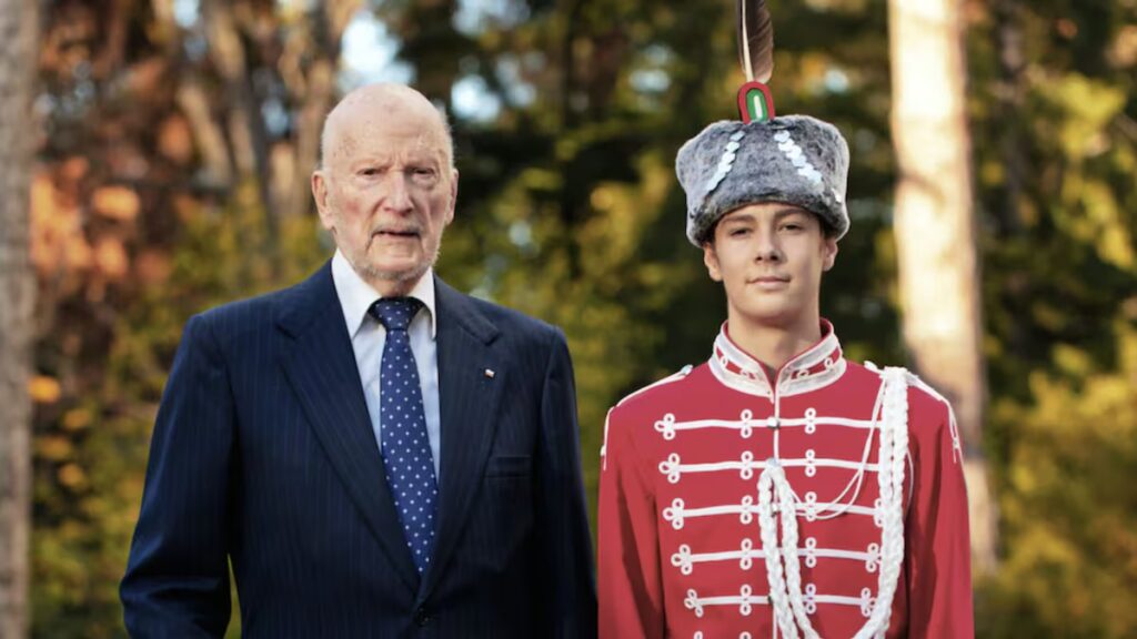 El Príncipe Simeón se despide de Bulgaria con un desfile histórico antes de entrar en el legendario Templo Shaolin