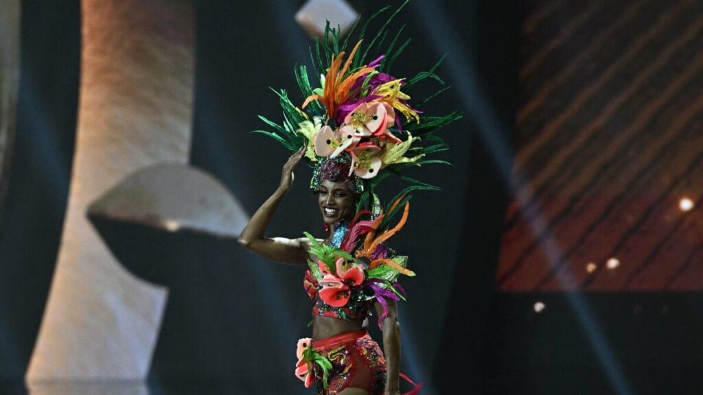 Miss Jamaica, Gabrielle Henry, termina en camilla tras caer del escenario de Miss Universo (FOTOS)