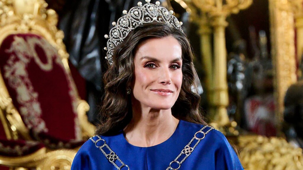 La reina Letizia aporta glamour real a la cena de gala del sultán de Omán con un vestido impresionante y una tiara icónica