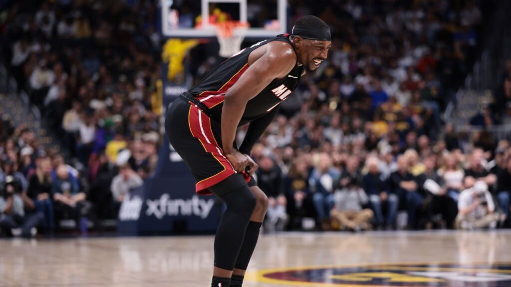 Bam Adebayo (pie), baja para el partido del viernes contra los Hornets